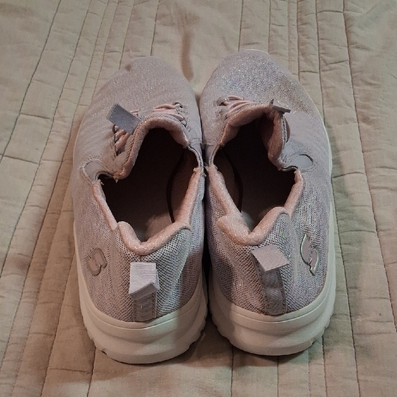 Skechers Gray Sneakers Lightweight Cushioned Design - Picture 3 of 8